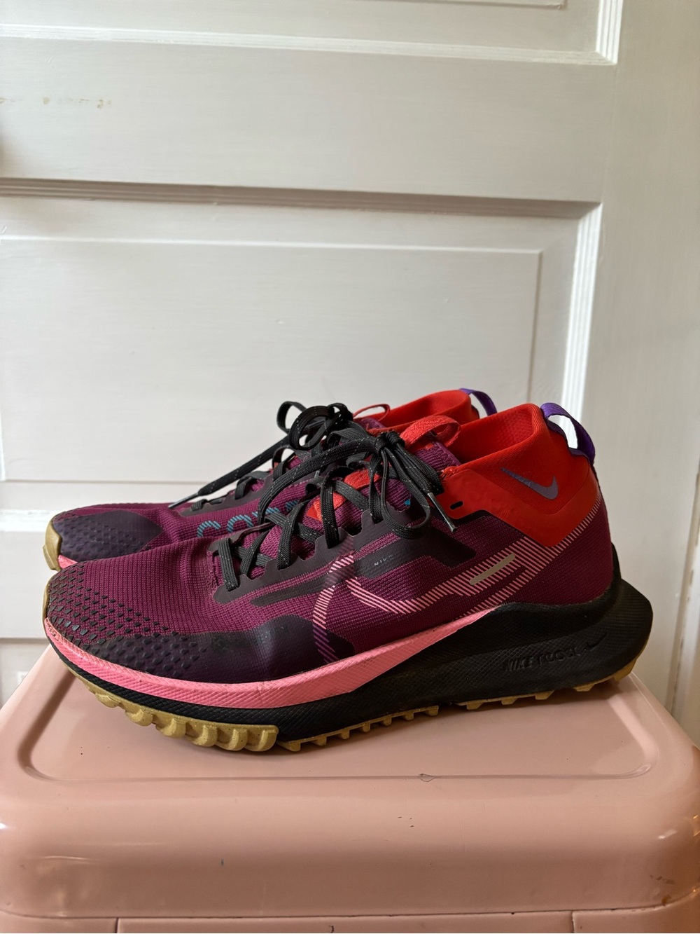 Nike Women’s GORE-TEX Magenta Pink Trail Running Shoes - Picture 6 of 6